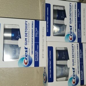 Crest Pro-Health Gum Detoxify and 3D White Brilliance Set